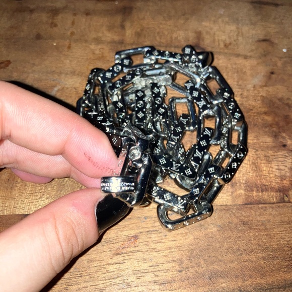 Louis Vuitton Silver Monogram Necklace - Picture 5 of 5